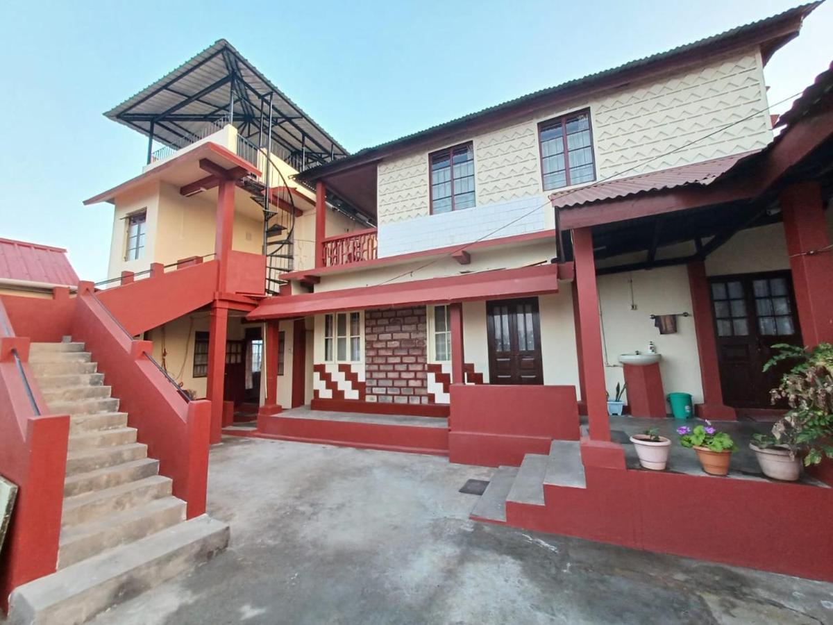 Odyssey'S Pateng Homestay, تشيرابونجي المظهر الخارجي الصورة